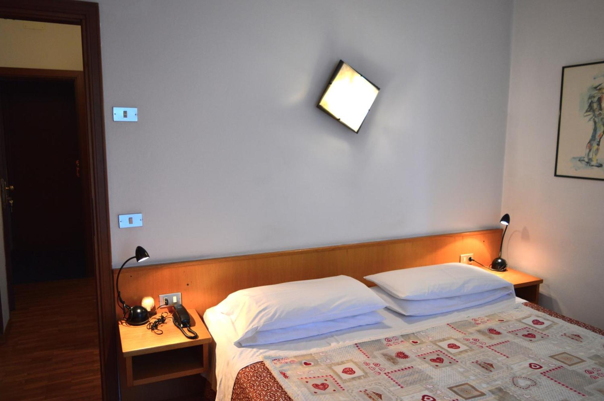 Hotel Wanda Пинцоло Екстериор снимка