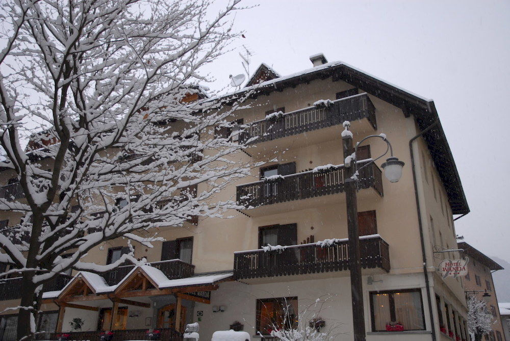 Hotel Wanda Пинцоло Екстериор снимка